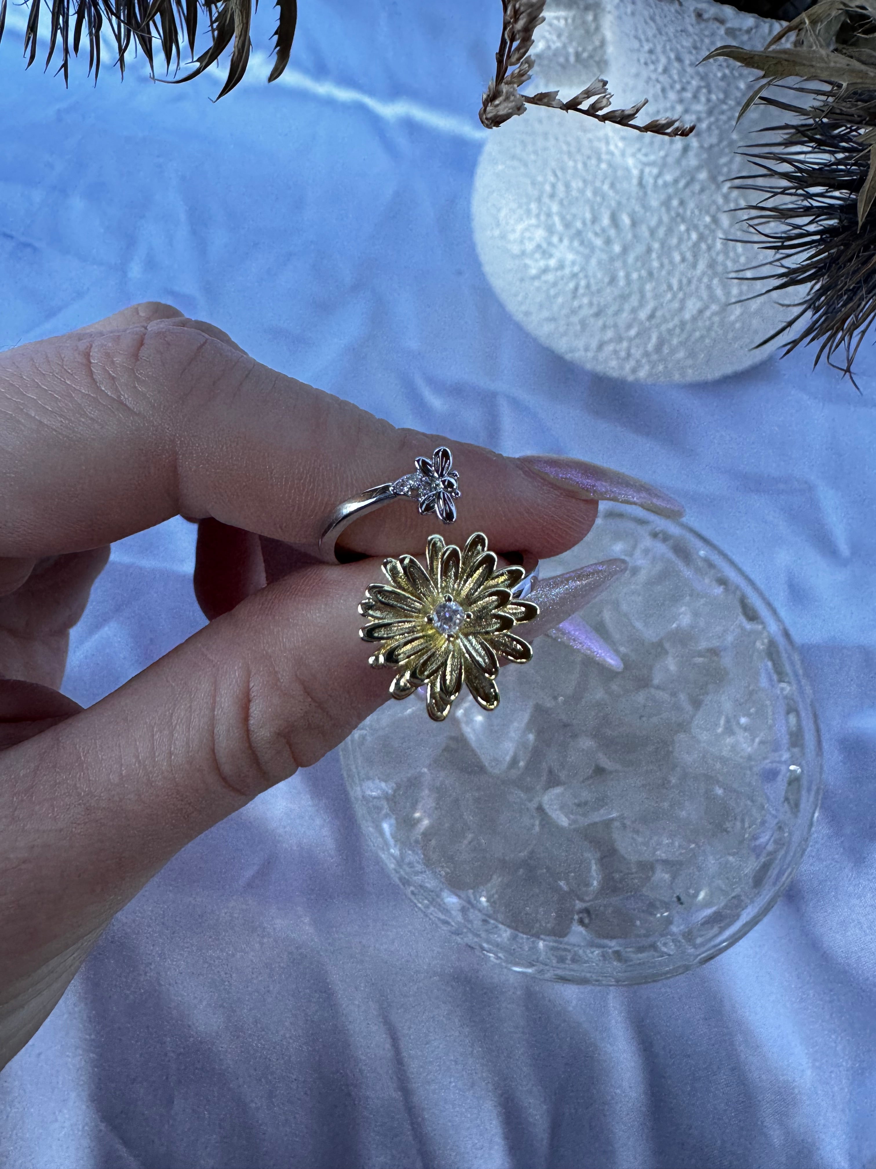 Gold Daisy Bee Fidget Ring