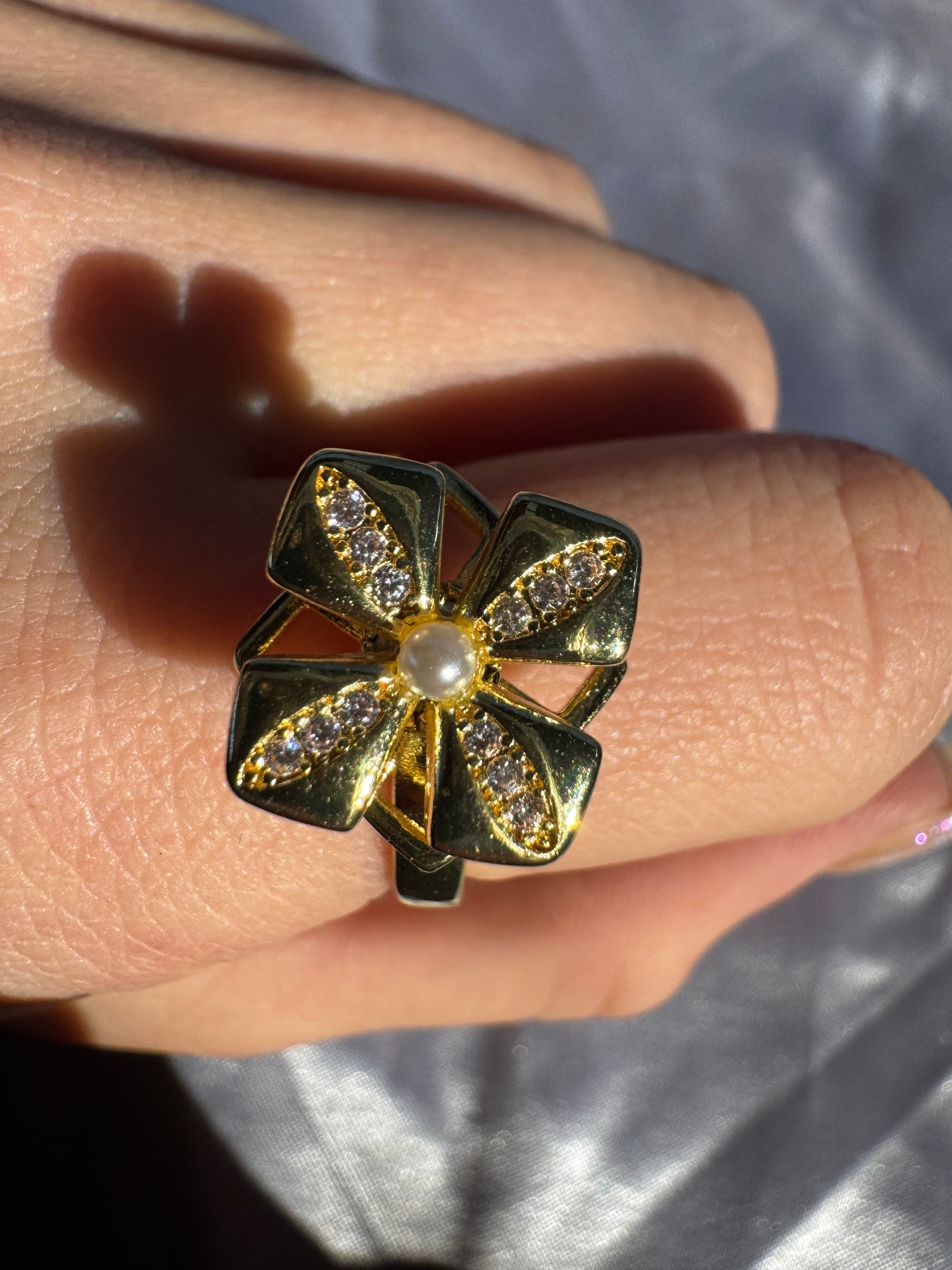 Gold pearl 4 Leaf Clover Fidget Ring