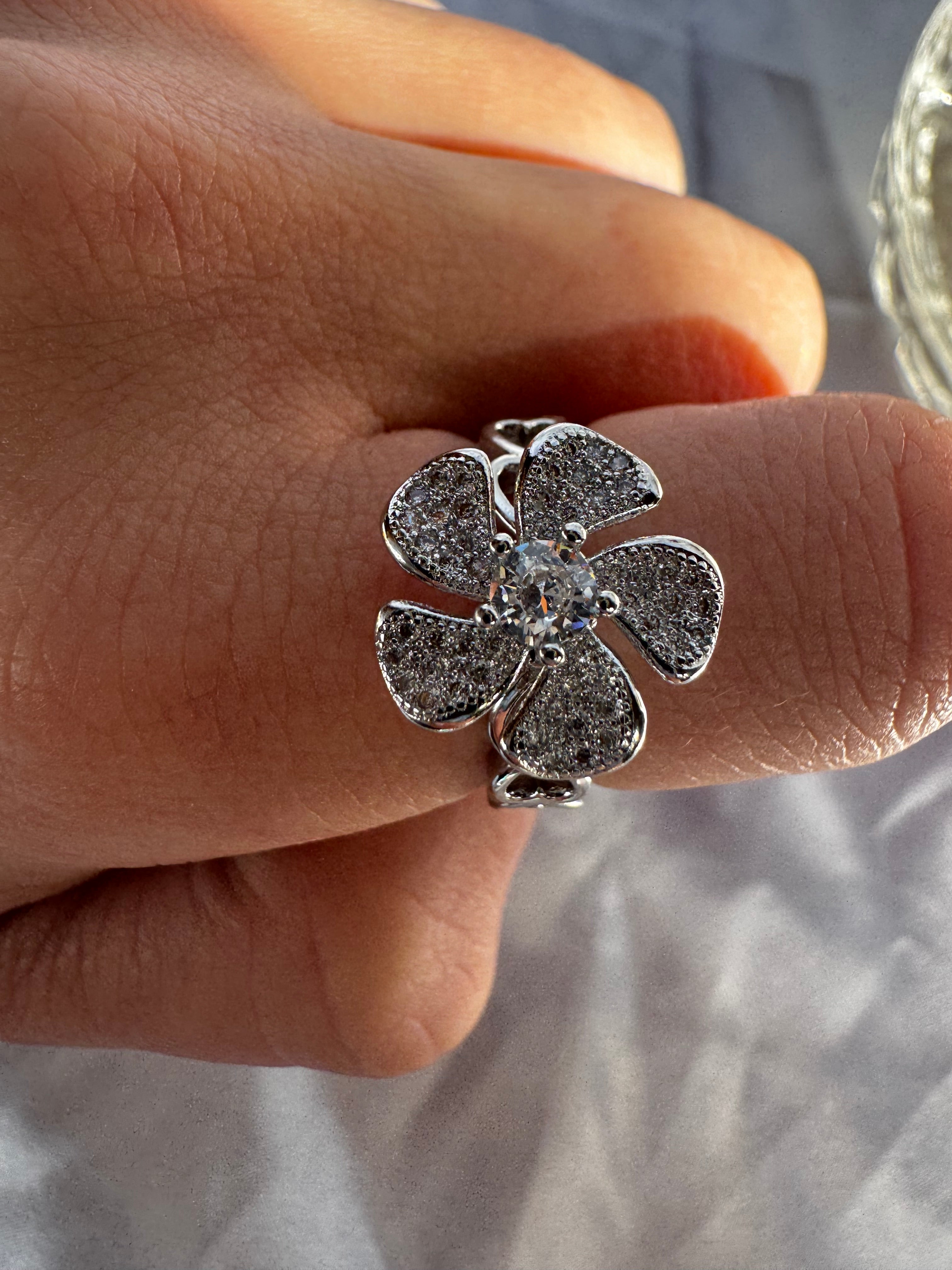 Flower with heart band fidget ring