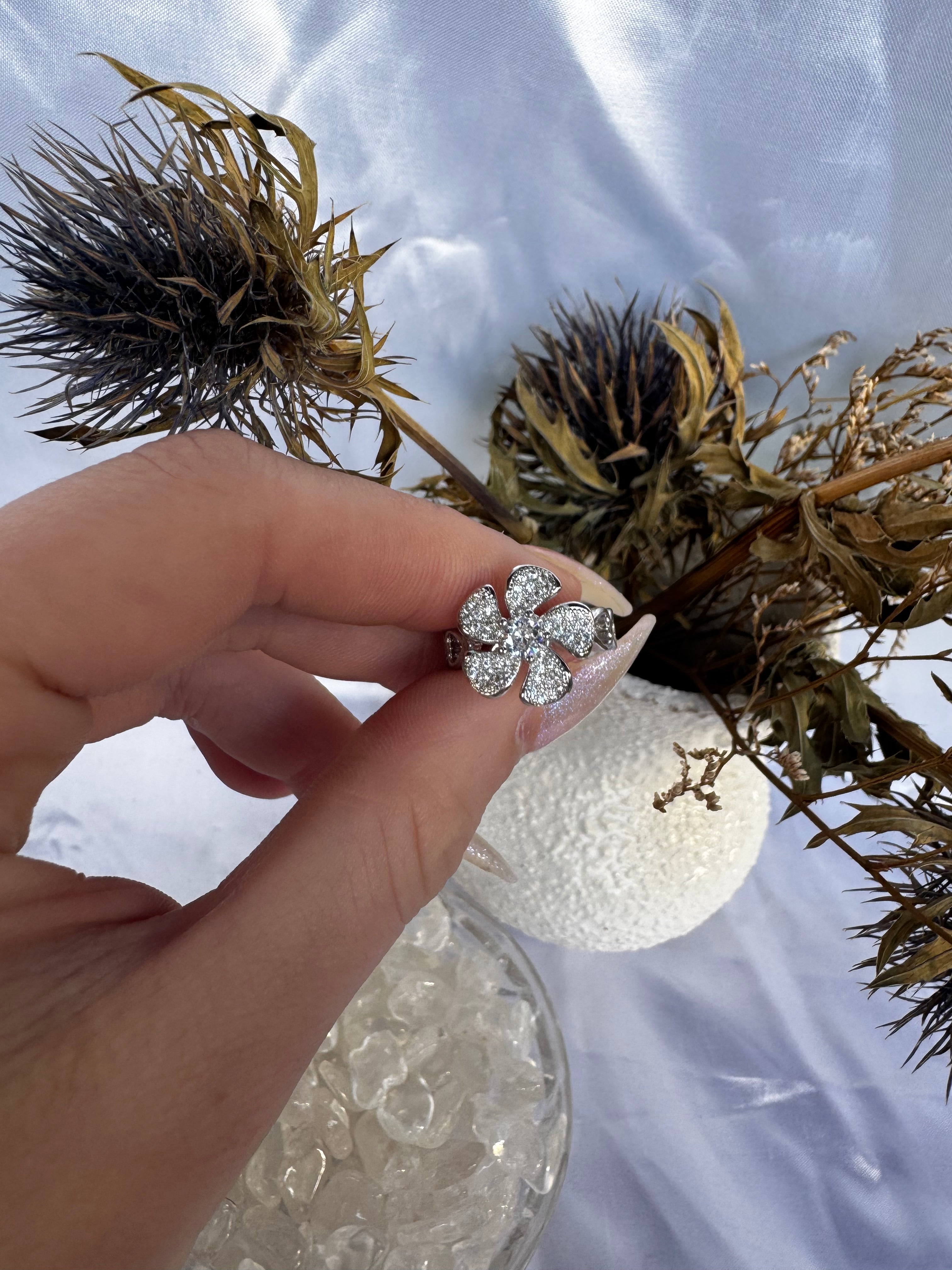 Flower with heart band fidget ring