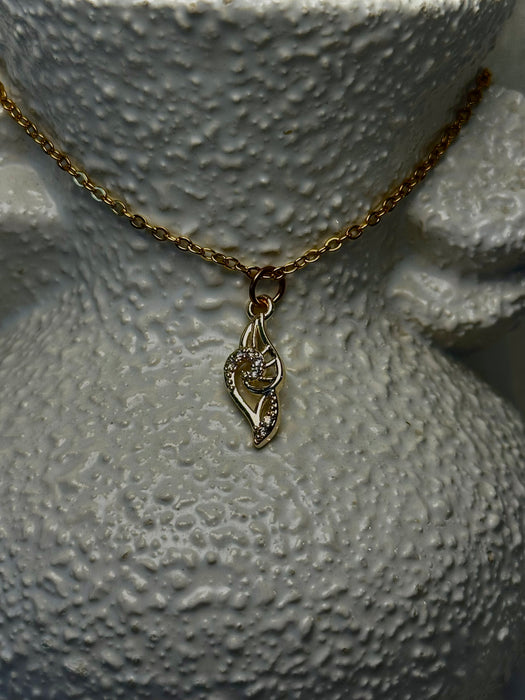 Dainty gold necklace