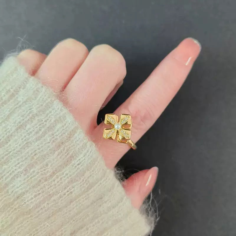 Gold pearl 4 Leaf Clover Fidget Ring