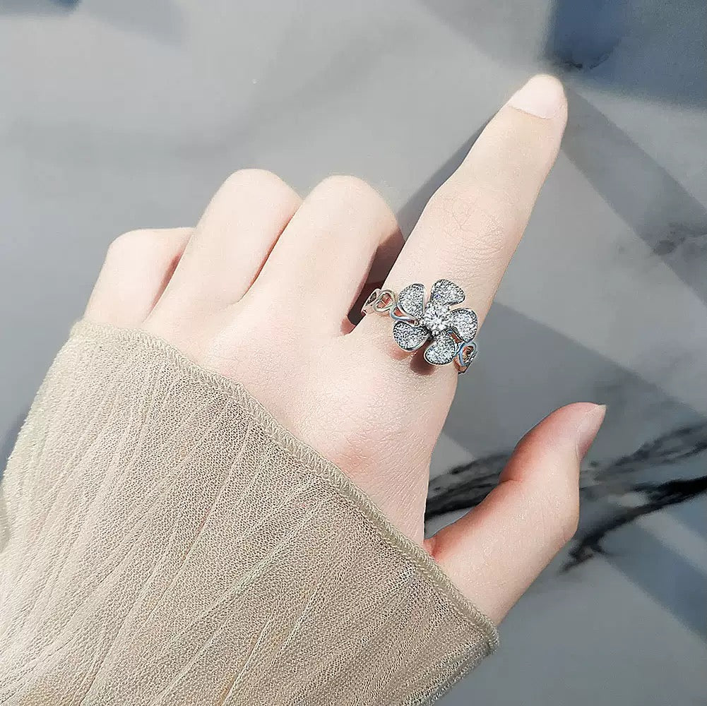 Flower with heart band fidget ring