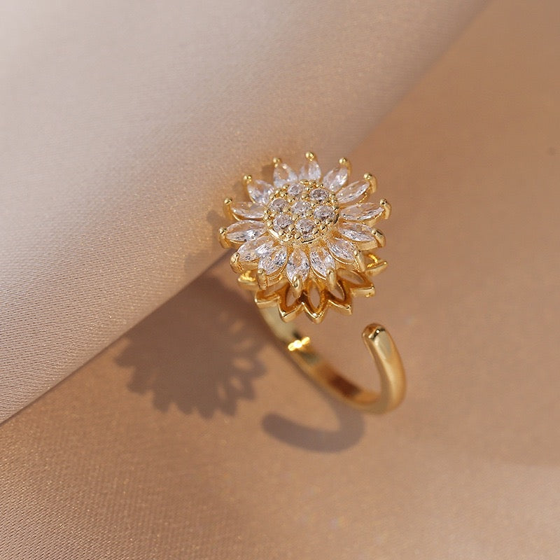 gold fidget ring with zirconia flower design