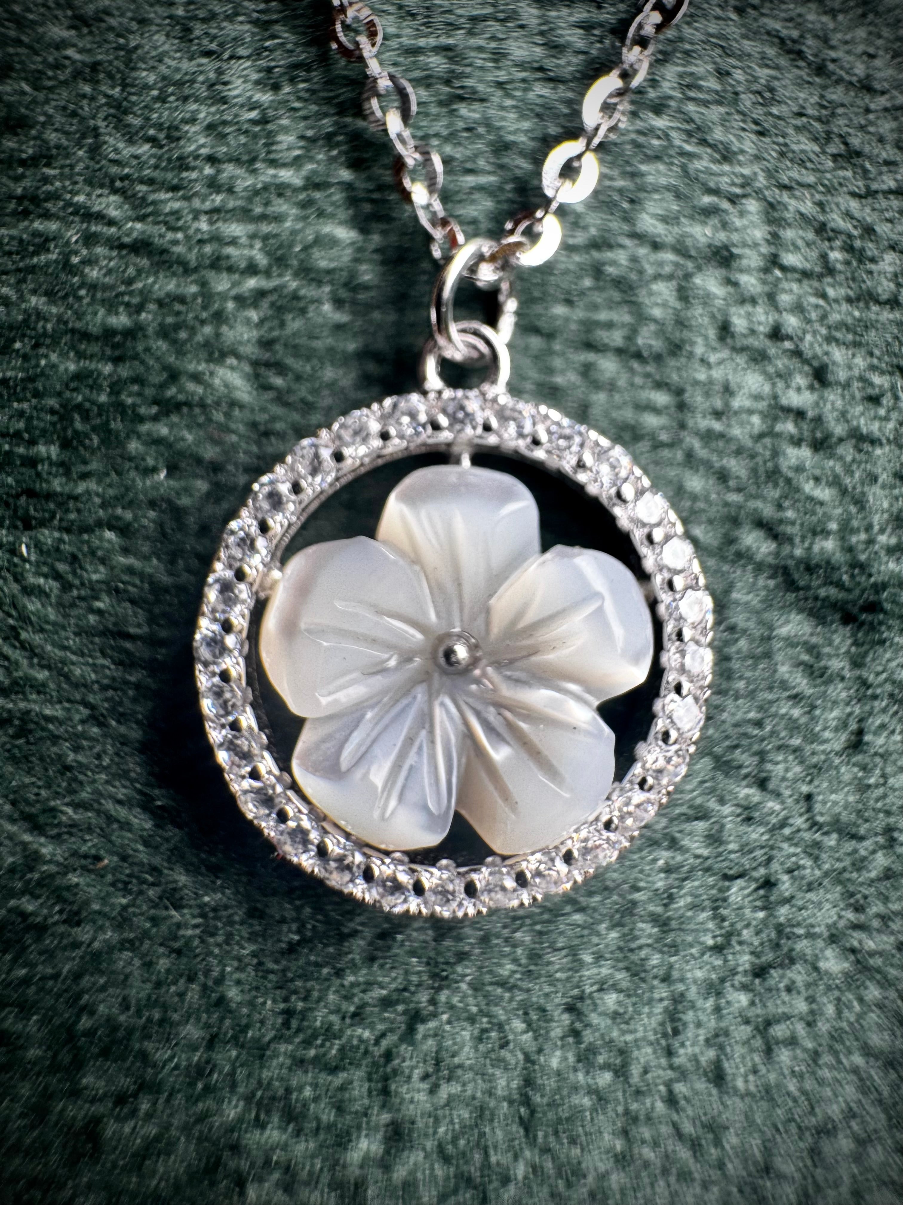 S925 Mother of Pearl Flower Necklace