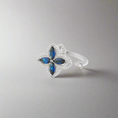 Load image into Gallery viewer, Blue 4 Clovers Silver Fidget Ring
