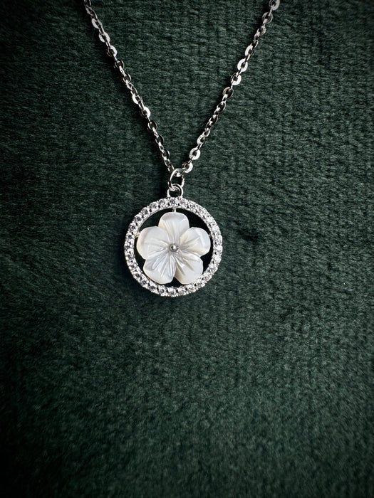 S925 Mother of Pearl Flower Necklace