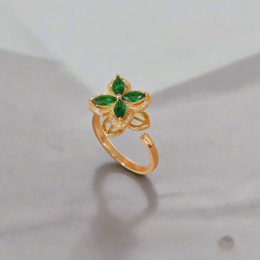 Gold Green Clover Pointed Ring