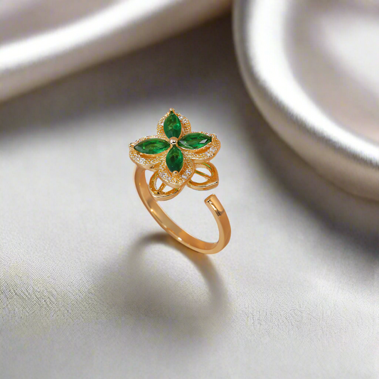 Gold Green Clover Pointed Ring