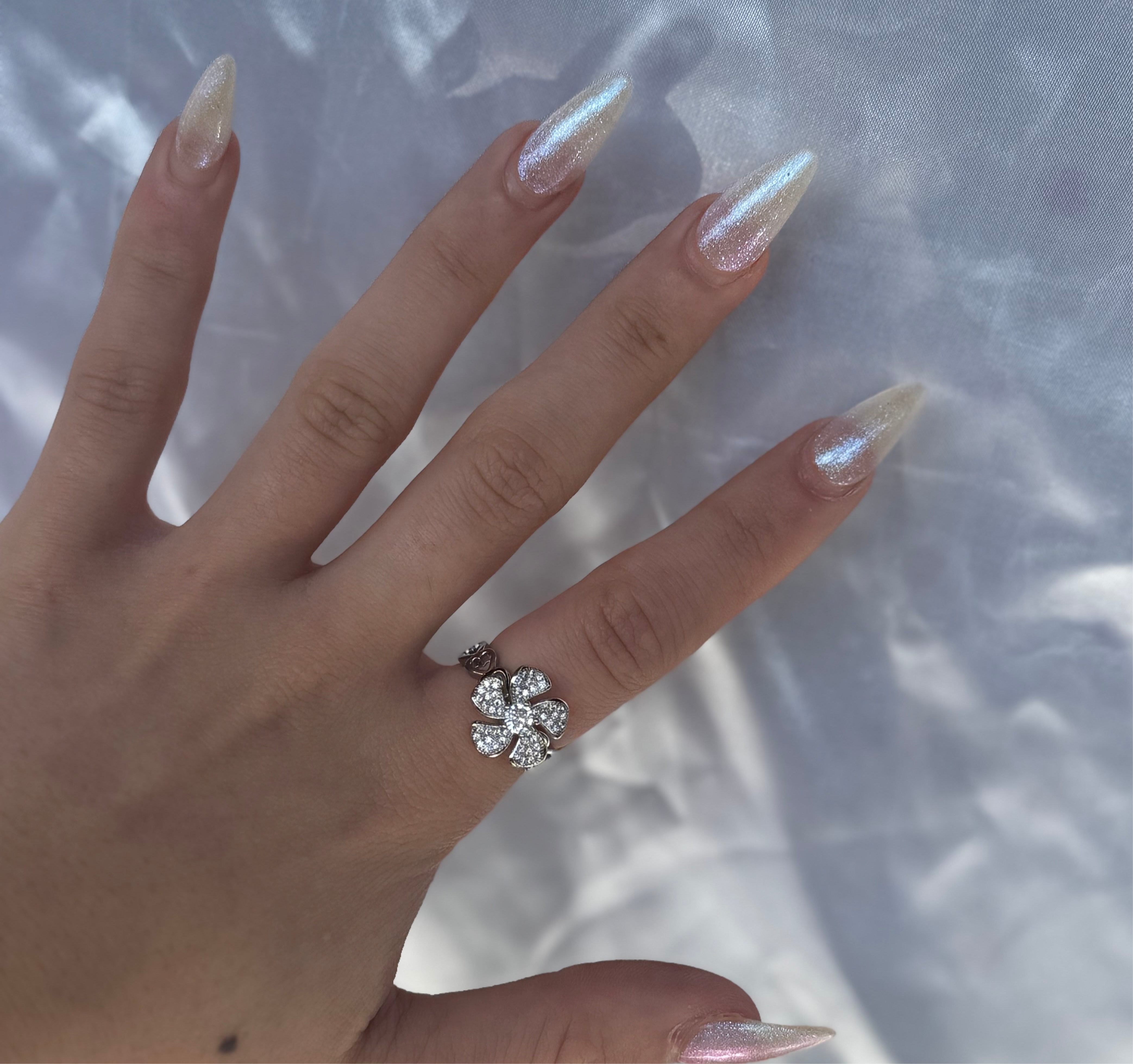 Flower with heart band fidget ring