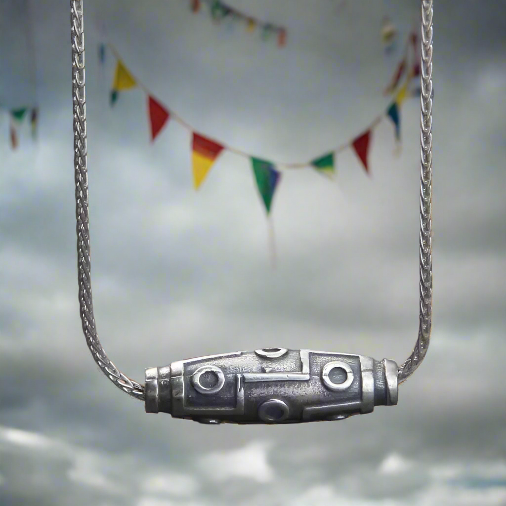 Tibetan Nine-Eyed Dzi Bead Amule Silver Necklace