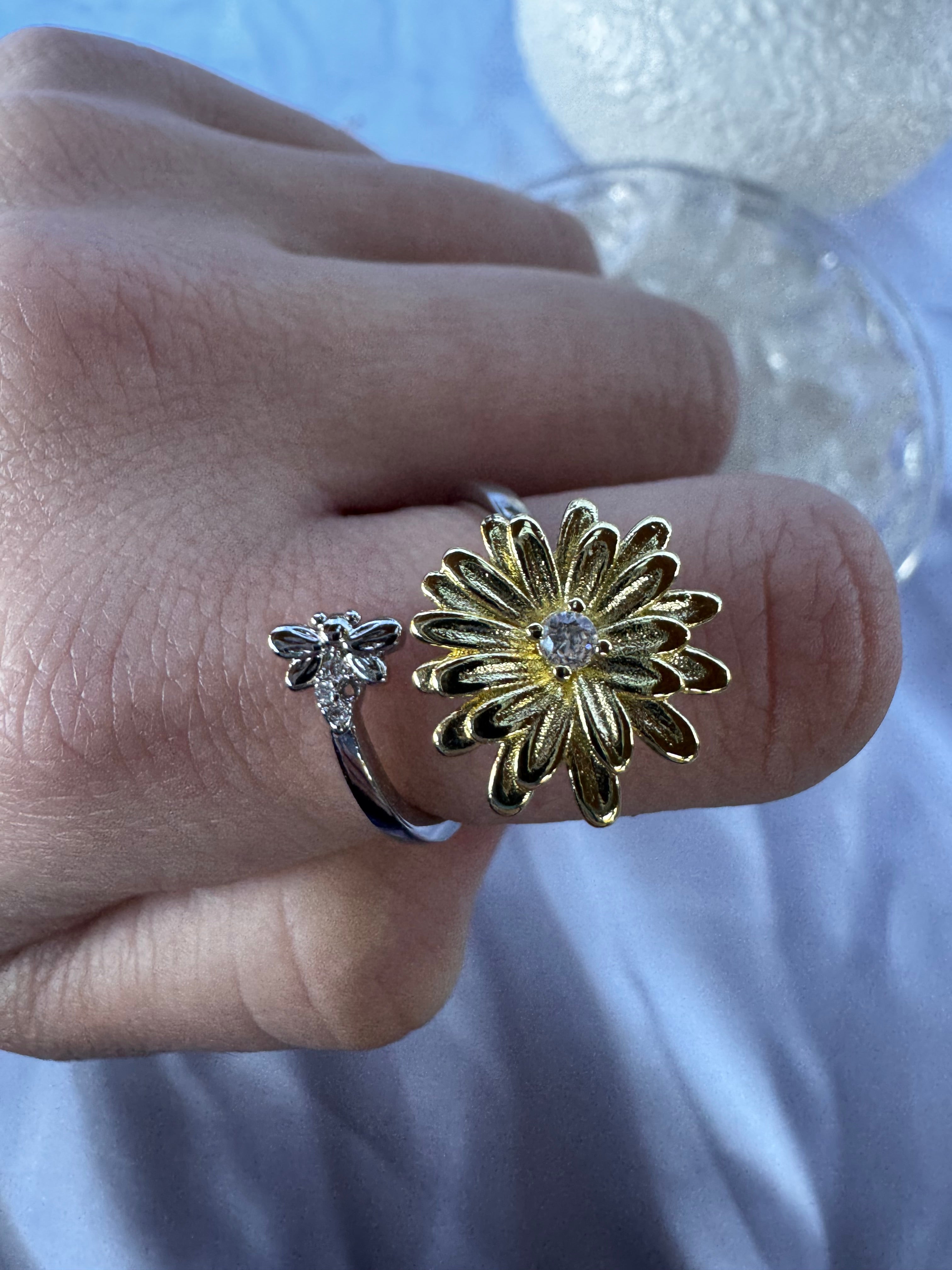 Gold Daisy Bee Fidget Ring