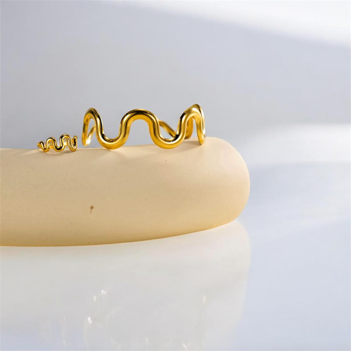 18K Gold Waves Bangle