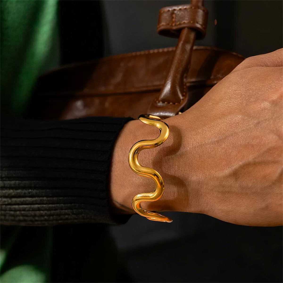 18K Gold Waves Bangle