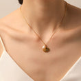 Load image into Gallery viewer, Seashell with Pearl Gold Necklace
