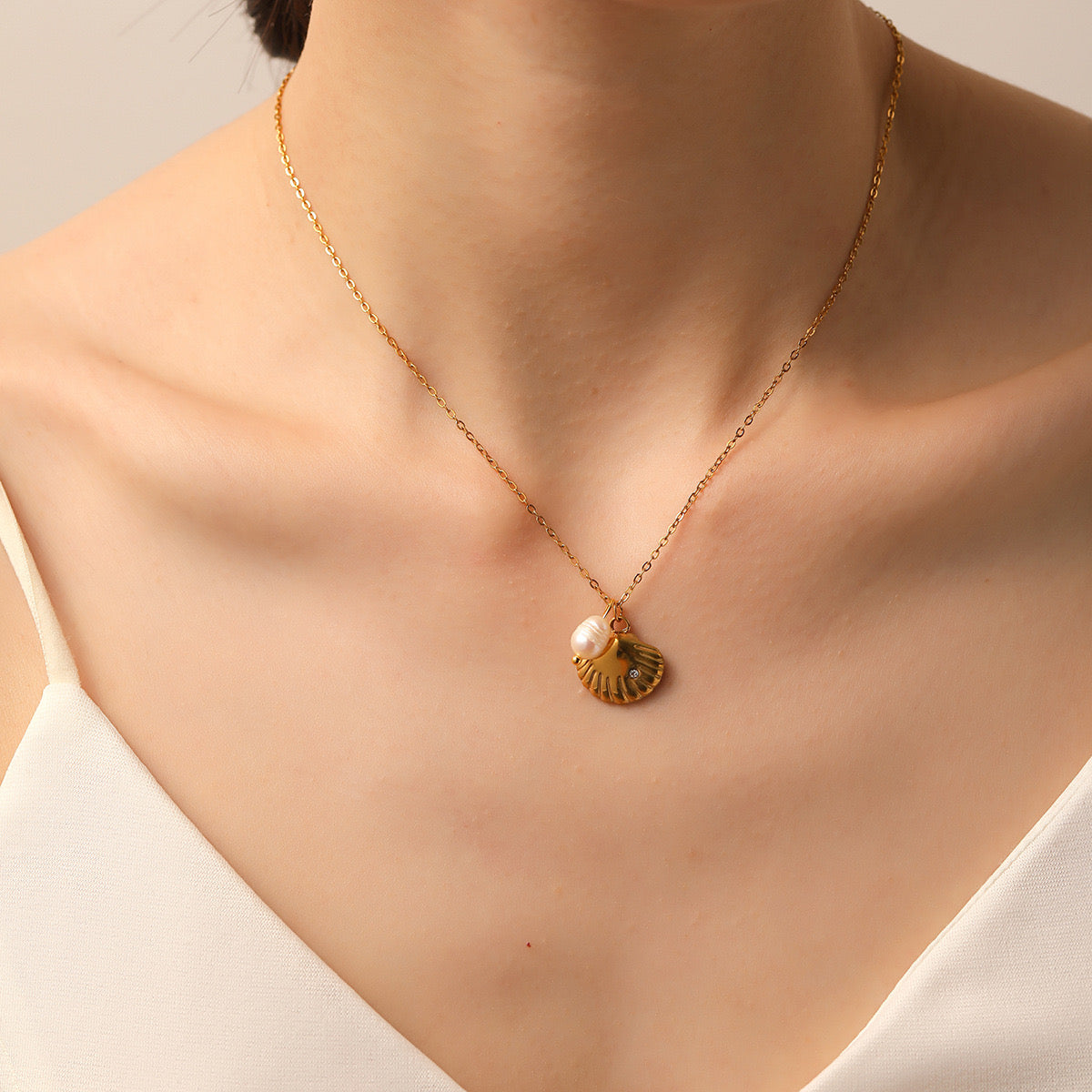 Seashell with Pearl Gold Necklace