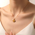 Load image into Gallery viewer, Seashell with Pearl Gold Necklace
